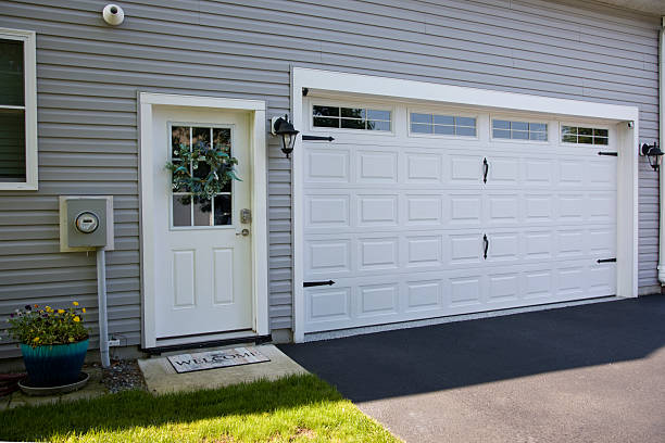 24/7 Emergency Garage Door Panel Replacement experts in Belvedere, SC